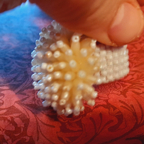 Mother Of Pearl Tone Cream Starburst Cluster Stretchy Ring - Picture 7 of 16